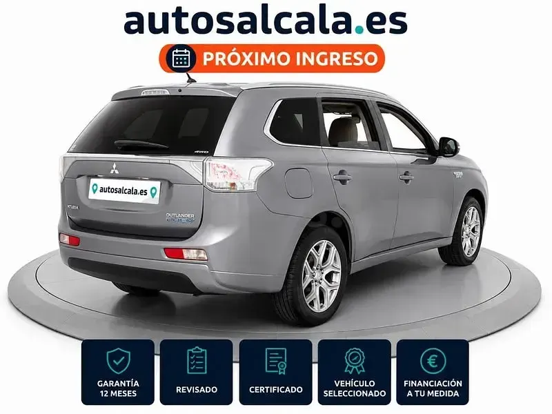 Usado Mitsubishi Outlander P-HEV 203 CV (149 kW) 2014 Gris / plata SUV