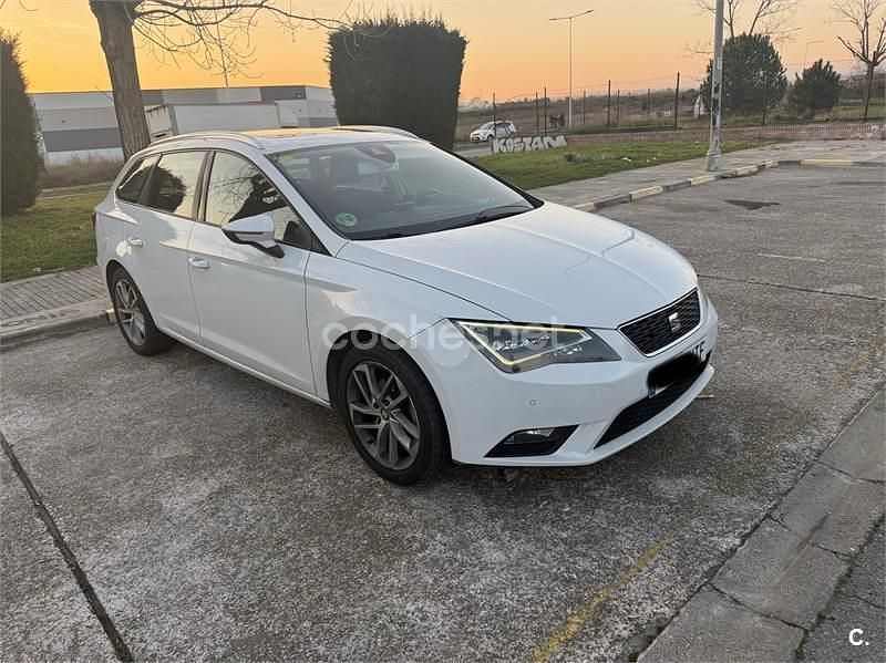 Usado Seat Leon ST Style 140 CV (102 kW) 2013 Blanco Familiar