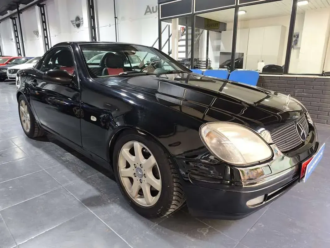 Usado Mercedes SLK200 136 CV (100 kW) 1996 Negro Descapotable