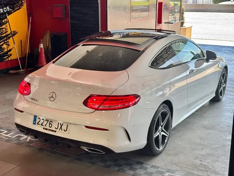 Używany Mercedes C220 170 KM (125 kW) 2017 Biały Coupe