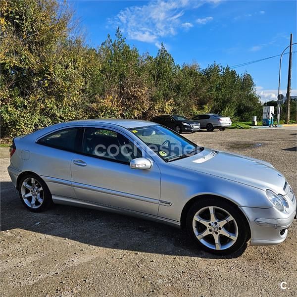 Usado Mercedes C200 Sport Edition 122 CV (89 kW) 2007 Gris / plata Berlina