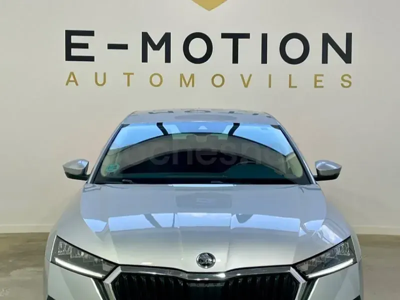 Usado Skoda Octavia Ambition 115 CV (84 kW) 2021 Gris / plata Berlina