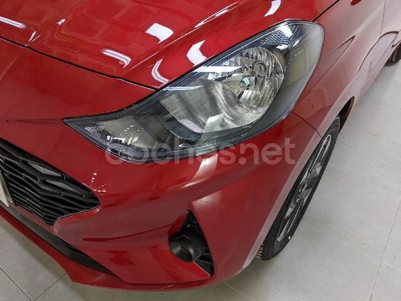 Usado Hyundai i10 63 CV (46 kW) 2024 Rojo Utilitario