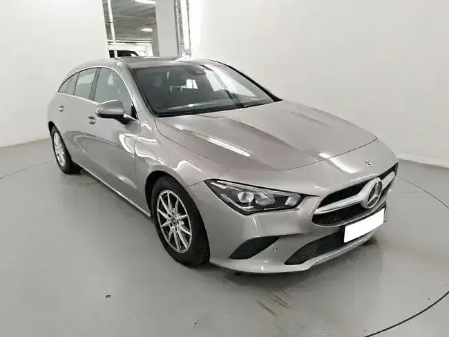 Usado Mercedes CLA180 Business 136 CV (100 kW) 2020 Gris Berlina