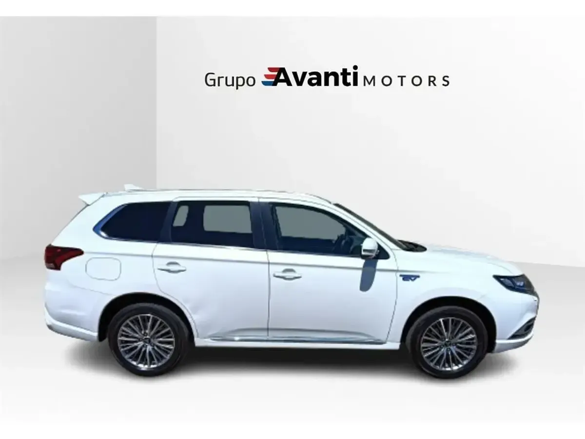 Usado Mitsubishi Outlander P-HEV 224 CV (164 kW) 2019 Blanco SUV