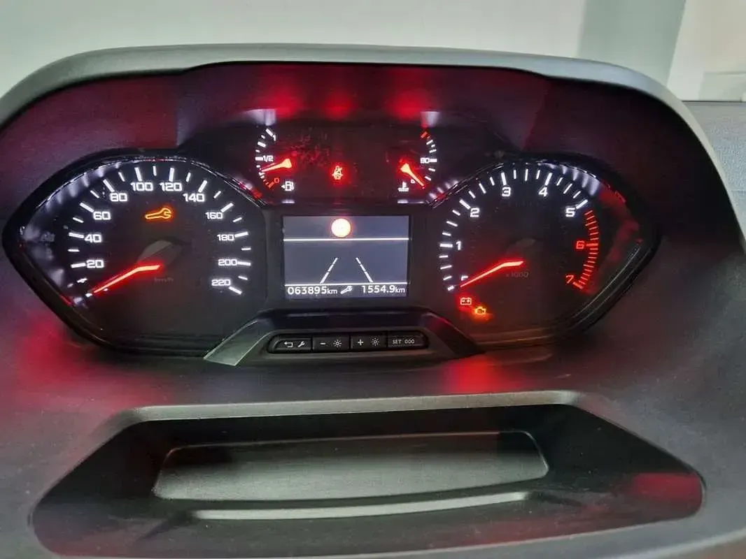 Usado Peugeot Rifter Active 100 CV (73 kW) 2022 Azul Monovolumen