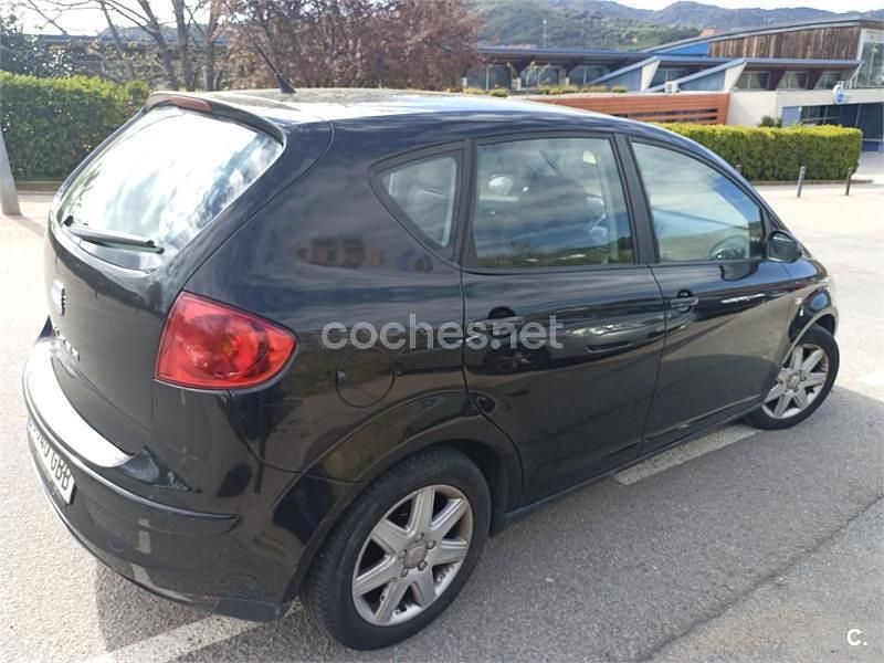 Usado Seat Altea Stylance 102 CV (75 kW) 2008 Negro Monovolumen