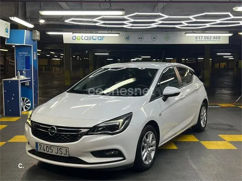 Używany Opel Astra Selective 110 KM (80 kW) 2016 Biały Sedan/Limuzyna