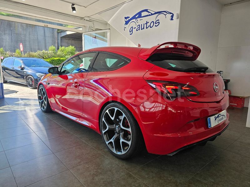 Rojo Usado 2014 Opel Astra GTC OPC Berlina | 17.999 € - Imagen 1/4