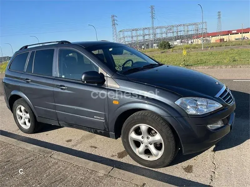 Usado SsangYong Kyron Limited 165 CV (121 kW) 2011 Gris / plata SUV
