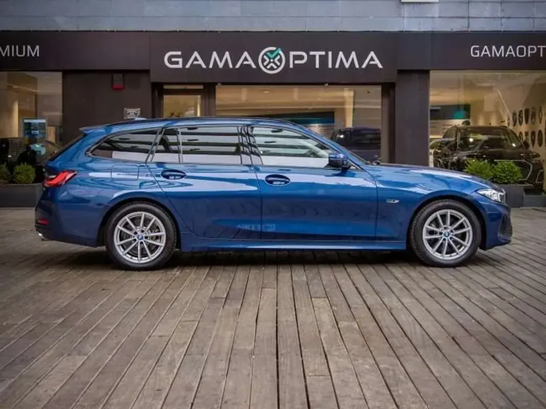 Usado BMW 320e Comfort Edition 2023 Azul Familiar