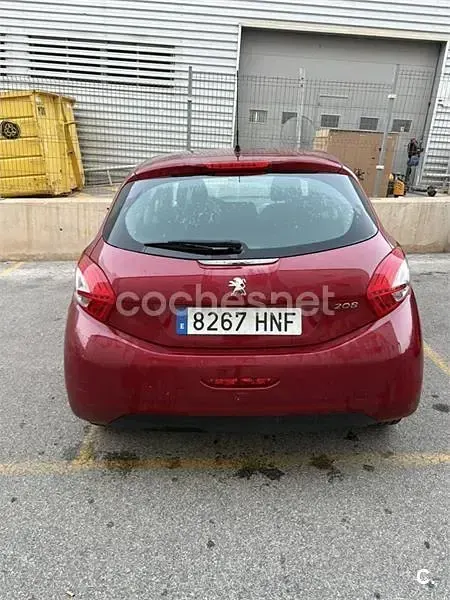 Usado Peugeot 208 Active 82 CV (60 kW) 2012 Rojo Utilitario