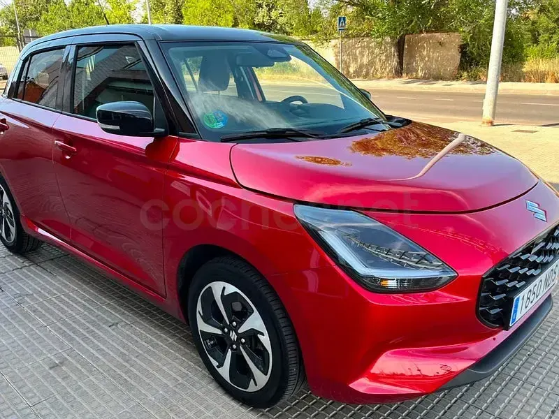 Usado Suzuki Swift 83 CV (61 kW) 2025 Rojo Utilitario