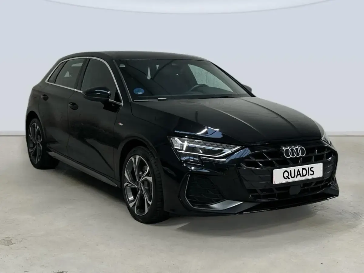 Usado Audi A3 Sportback S-Line 204 CV (150 kW) 2025 Negro Utilitario