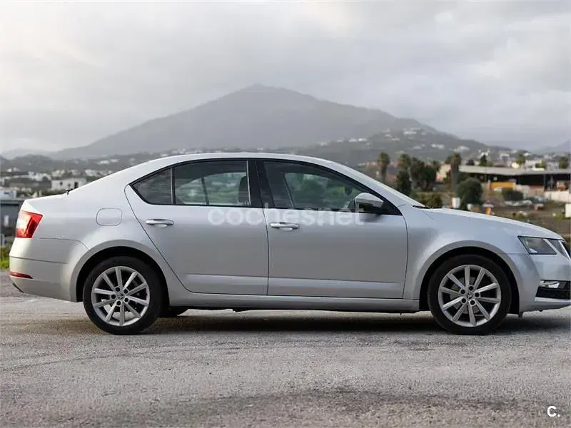 Usado Skoda Octavia Ambition 150 CV (110 kW) 2017 Blanco Berlina