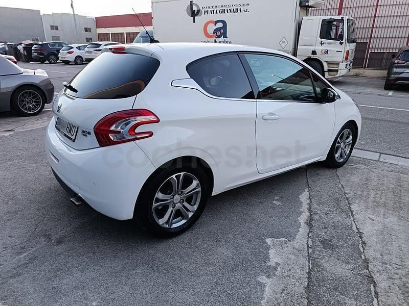 Używany Peugeot 208 Allure 92 KM (67 kW) 2012 Biały Hatchback