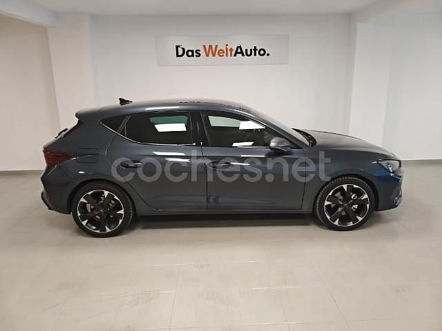 Usado Cupra Leon 150 CV (110 kW) 2024 Gris / plata Berlina