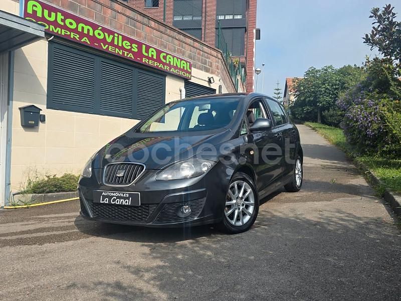 Usado Seat Altea Style 105 CV (77 kW) 2011 Gris / plata Monovolumen