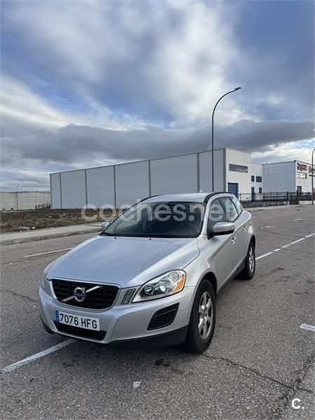 Usado Volvo XC60 Momentum 136 CV (100 kW) 2011 Gris / plata SUV