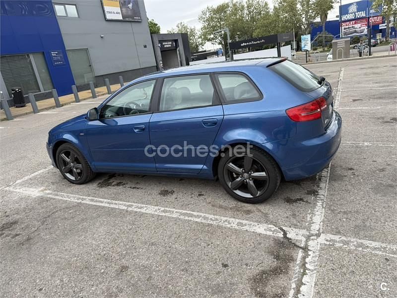 Usado Audi A3 Ambiente 105 CV (77 kW) 2010 Azul Utilitario
