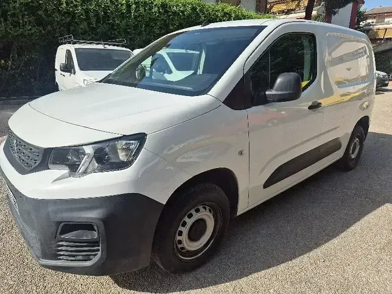 Usado Peugeot Partner S 102 CV (75 kW) 2021 Blanco Monovolumen
