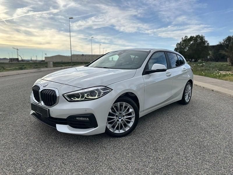 Usado BMW 118 Comfort Edition 150 CV (110 kW) 2021 Blanco Utilitario