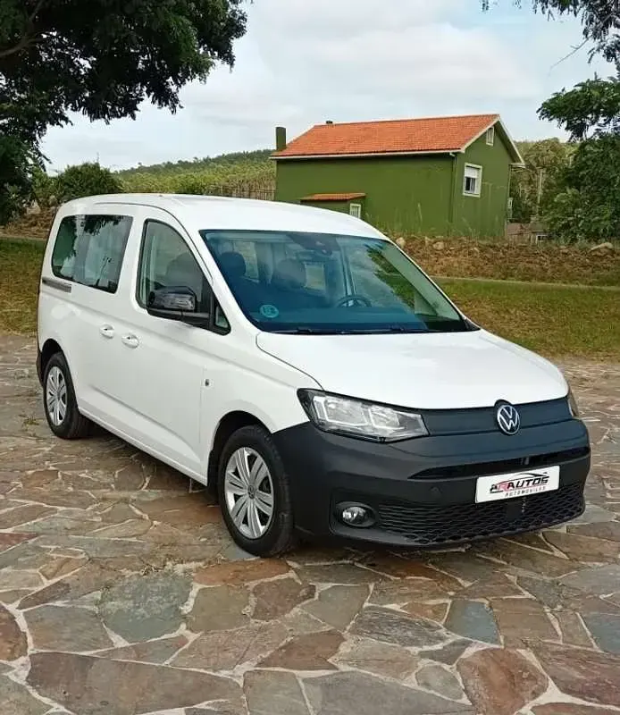 Usado VW Caddy 121 CV (88 kW) 2022 Blanco Monovolumen