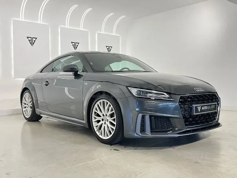 Usado Audi TT S-Line 197 CV (144 kW) 2020 Gris / plata Coupe