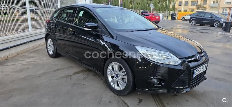 Usado Ford Focus Trend 125 CV (91 kW) 2012 Negro Berlina