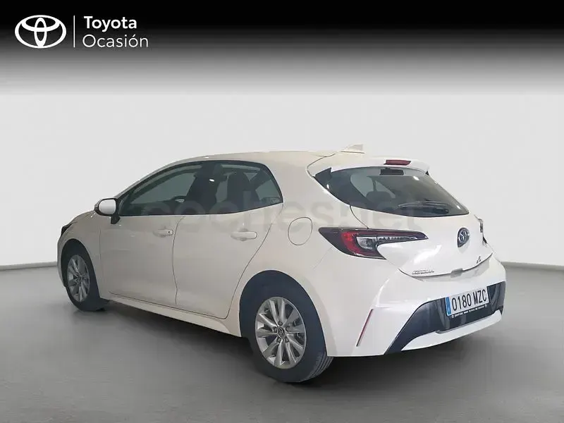 Usado Toyota Corolla Active 140 CV (102 kW) 2025 Blanco Berlina