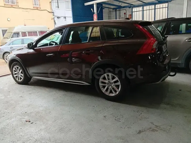 Usado Volvo V60 CC 150 CV (110 kW) 2018 Marrón Familiar