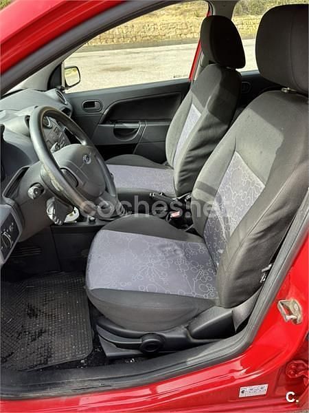 Usado Ford Fiesta Ambiente 68 CV (50 kW) 2007 Rojo Berlina
