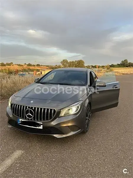 Usado Mercedes CLA220 Urban 170 CV (125 kW) 2013 Gris / plata Berlina