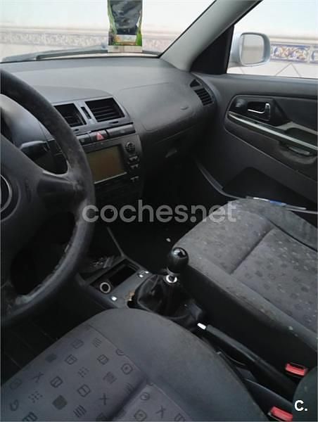 Usado Seat Ibiza 68 CV (50 kW) 2001 Gris / plata Utilitario