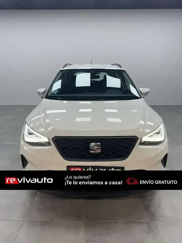 Usado Seat Arona Style Plus 110 CV (80 kW) 2022 Blanco SUV