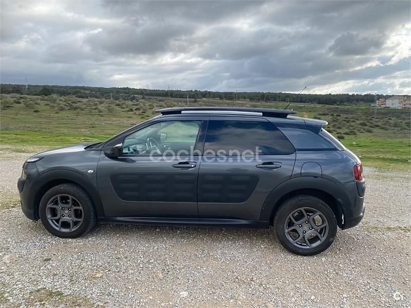Usado Citroën C4 Cactus Shine 92 CV (67 kW) 2014 Gris / plata Utilitario
