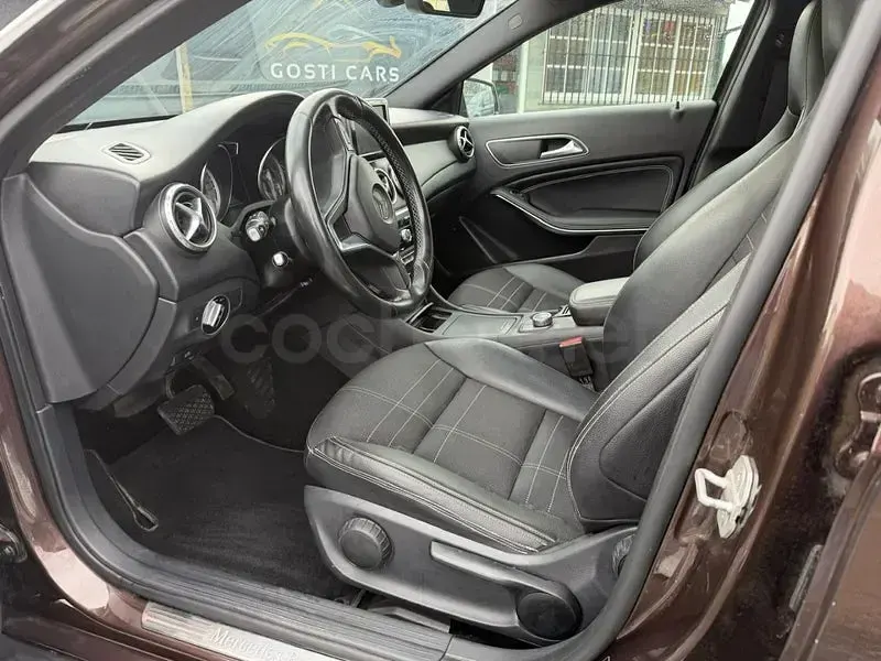 Usado Mercedes GLA200 Urban 136 CV (100 kW) 2014 Marrón SUV
