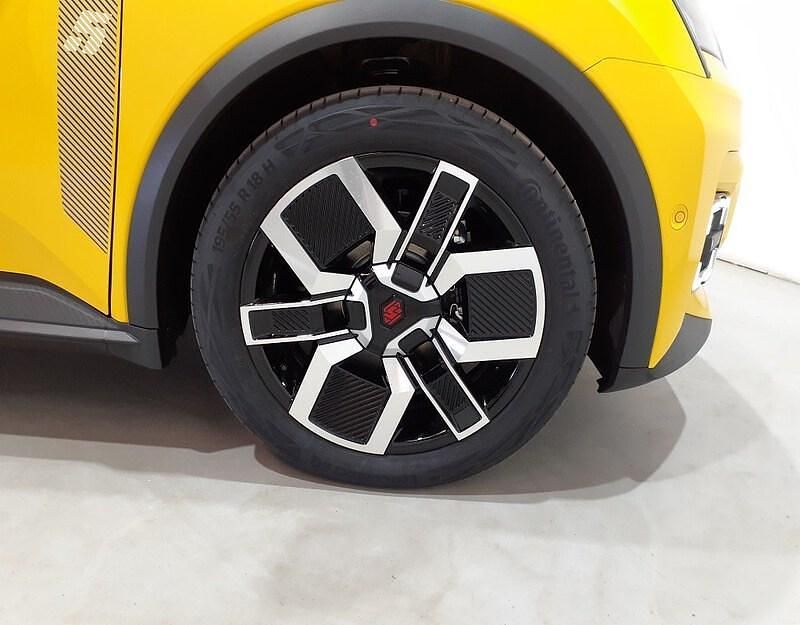 Usado Renault R5 Techno 88 kW (120 CV) 2025 Amarillo Utilitario