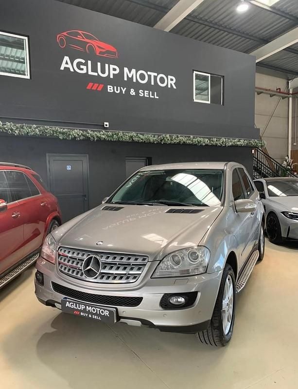 Usado Mercedes ML350 272 CV (200 kW) 2005 Gris SUV