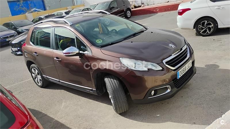 Marrón Usado 2015 Peugeot 2008 Active SUV | 8200 € (Buen precio) - Imagen 1/4