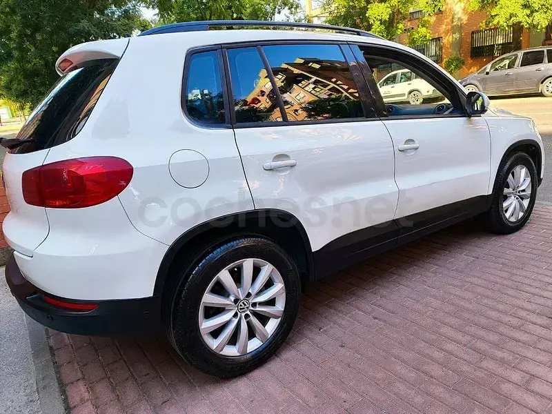Usado VW Tiguan 140 CV (102 kW) 2015 Granate SUV