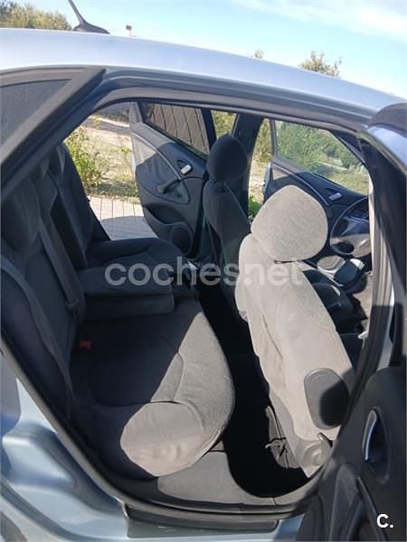 Usado Citroën C5 110 CV (80 kW) 2003 Azul Berlina