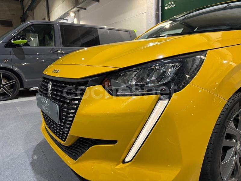 Usado Peugeot 208 Style 102 CV (75 kW) 2021 Amarillo Utilitario