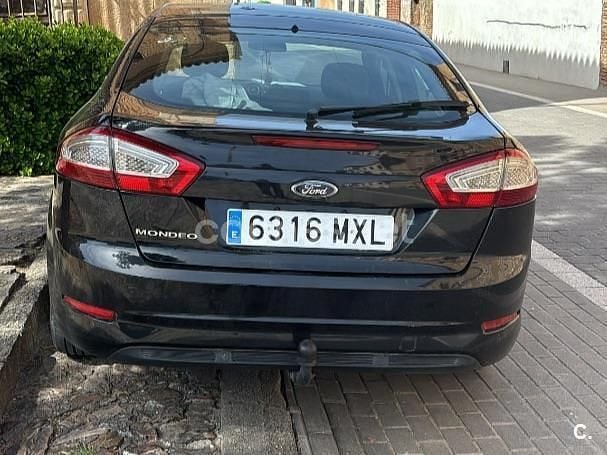Usado Ford Mondeo Titanium 140 CV (102 kW) 2014 Negro Berlina