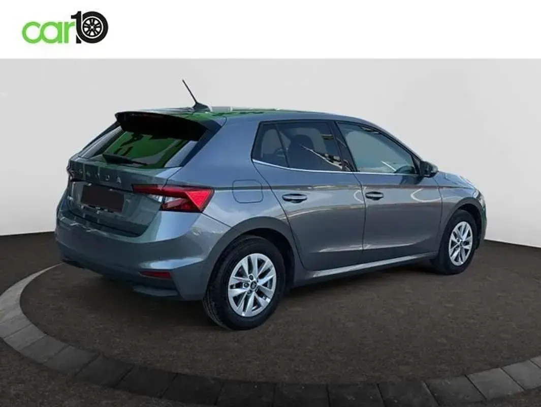 Usado Skoda Fabia Selection 95 CV (69 kW) 2025 Gris Utilitario