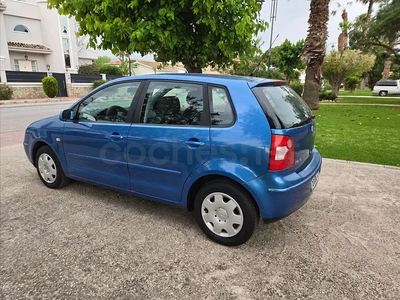 Usado VW Polo Highline 75 CV (55 kW) 2004 Azul Utilitario