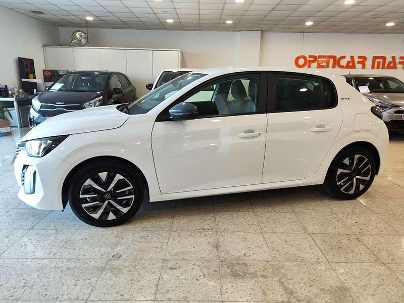 Usado Peugeot 208 Style 102 CV (75 kW) 2024 Blanco Utilitario