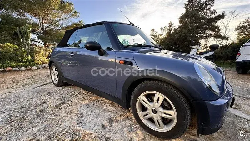 Usado Mini One Cabriolet 90 CV (66 kW) 2008 Violeta / lila Descapotable