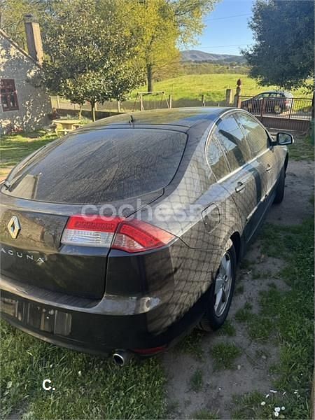 Usado Renault Laguna III Dynamique 130 CV (95 kW) 2011 Negro Berlina