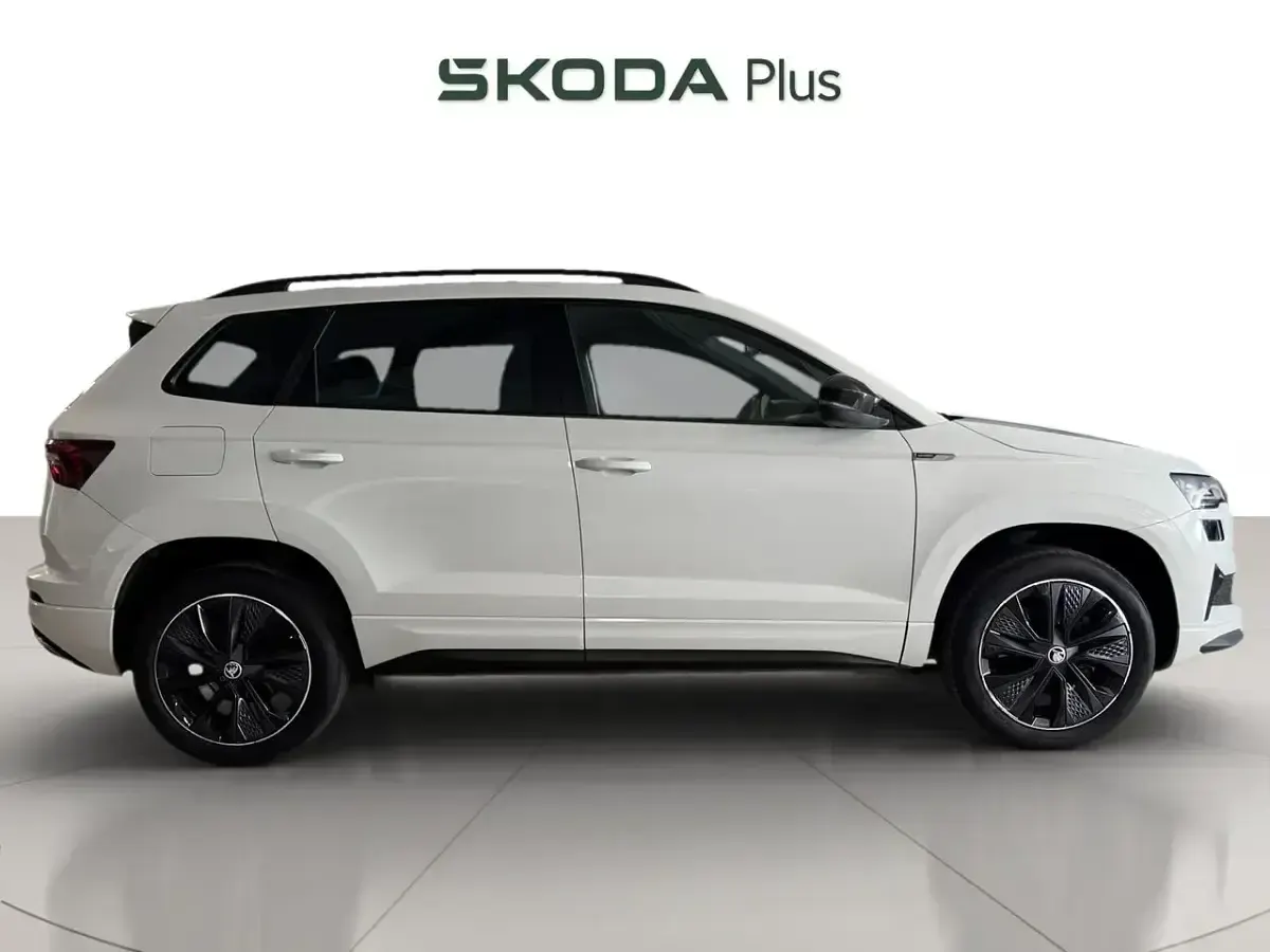 Usado Skoda Karoq SportLine 150 CV (110 kW) 2023 Blanco SUV